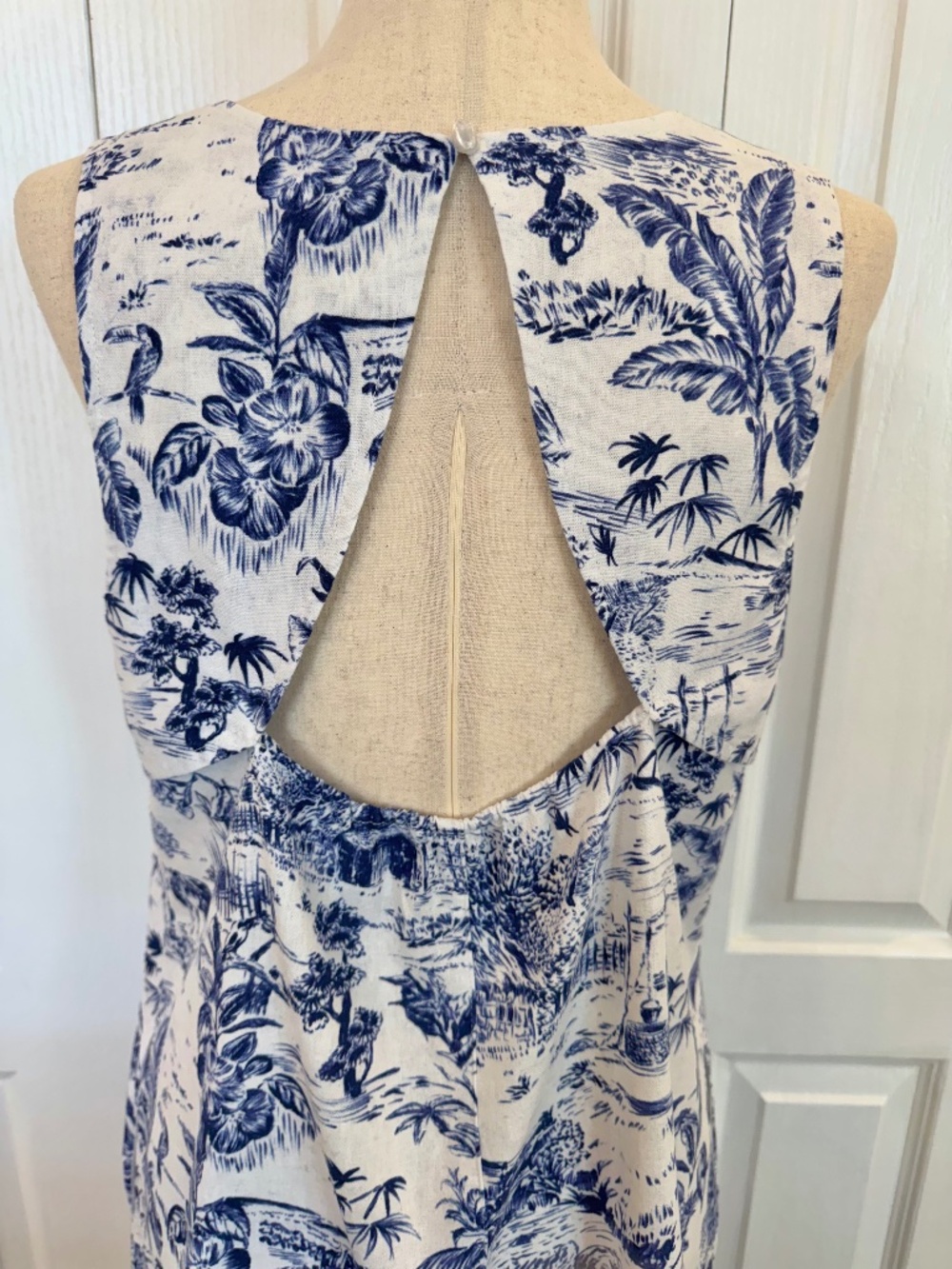 Women's Size L, Linen Blend Dress by Joie, Blue & White Tropical Print Pullover - Picture 6 of 11